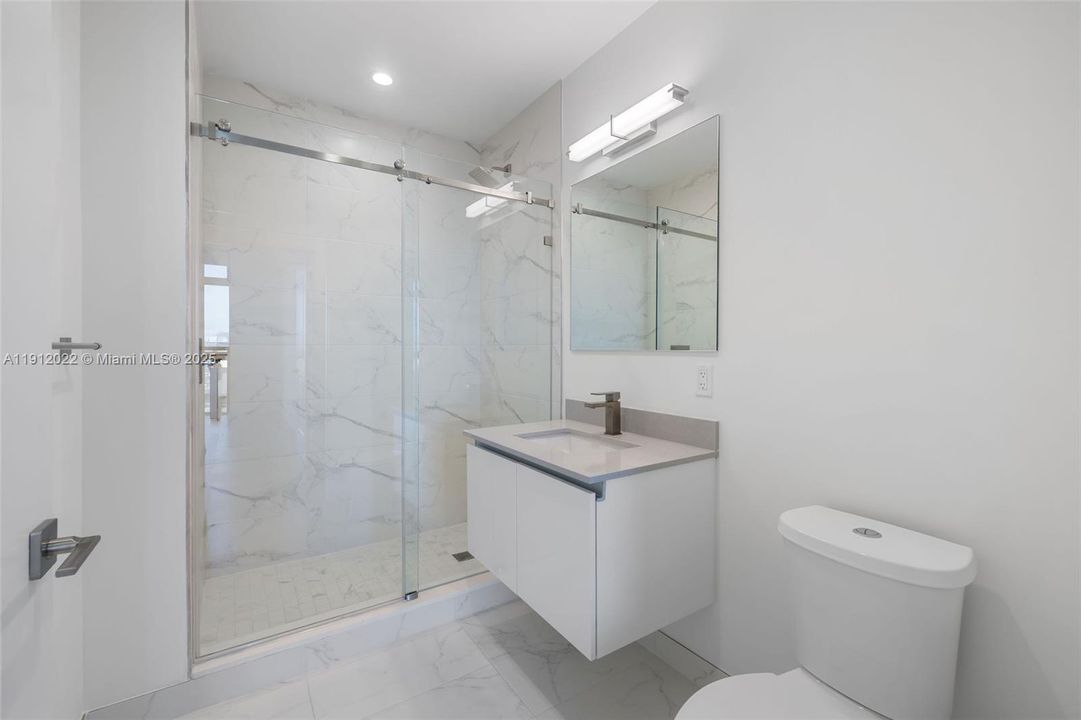 Под контрактом: $5,404 (3 спален, 2 ванн, 1674 Квадратных фут)