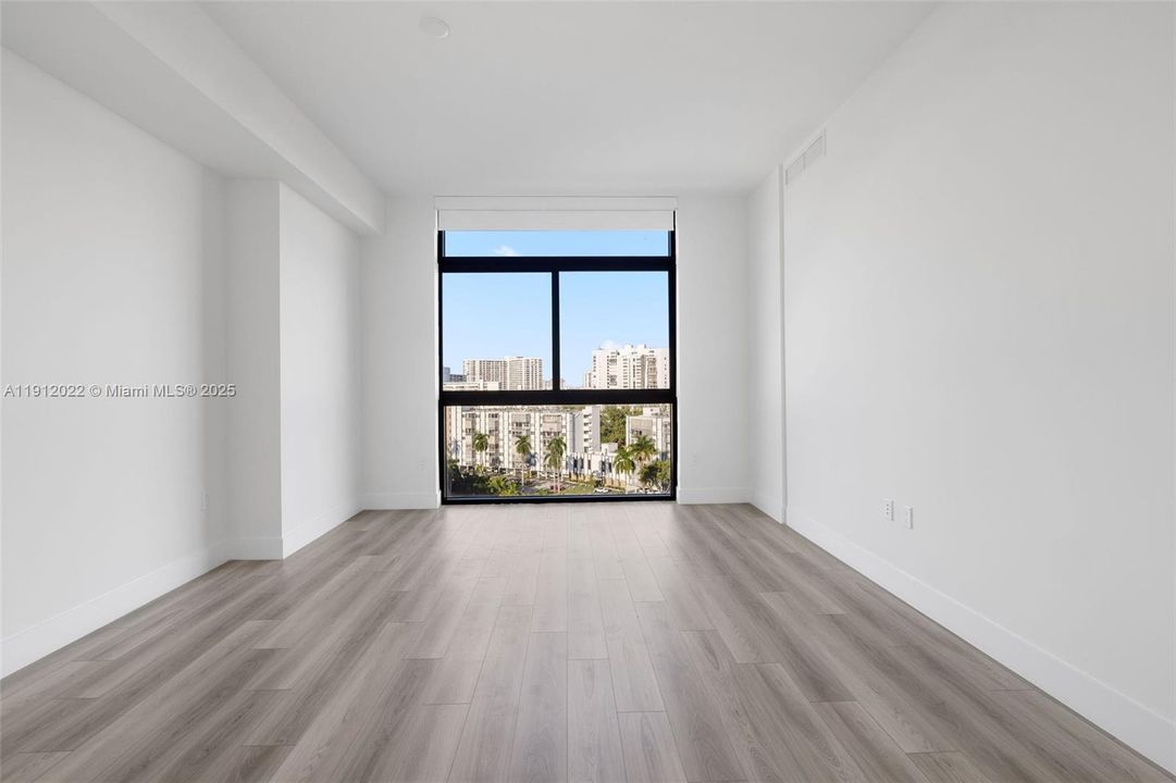 Под контрактом: $5,404 (3 спален, 2 ванн, 1674 Квадратных фут)