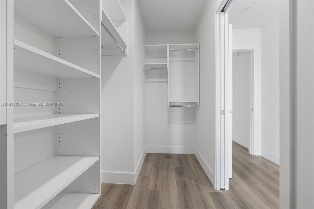 Под контрактом: $5,404 (3 спален, 2 ванн, 1674 Квадратных фут)