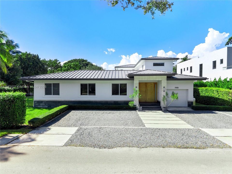 For Sale: $3,695,000 (5 beds, 5 baths, 3848 Square Feet)