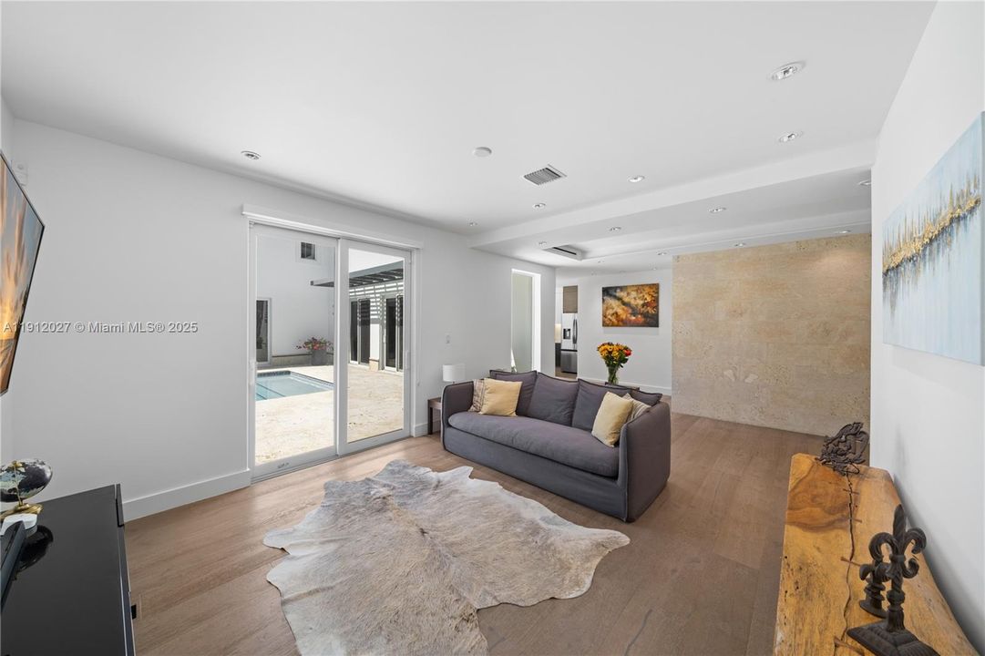 For Sale: $3,695,000 (5 beds, 5 baths, 3848 Square Feet)