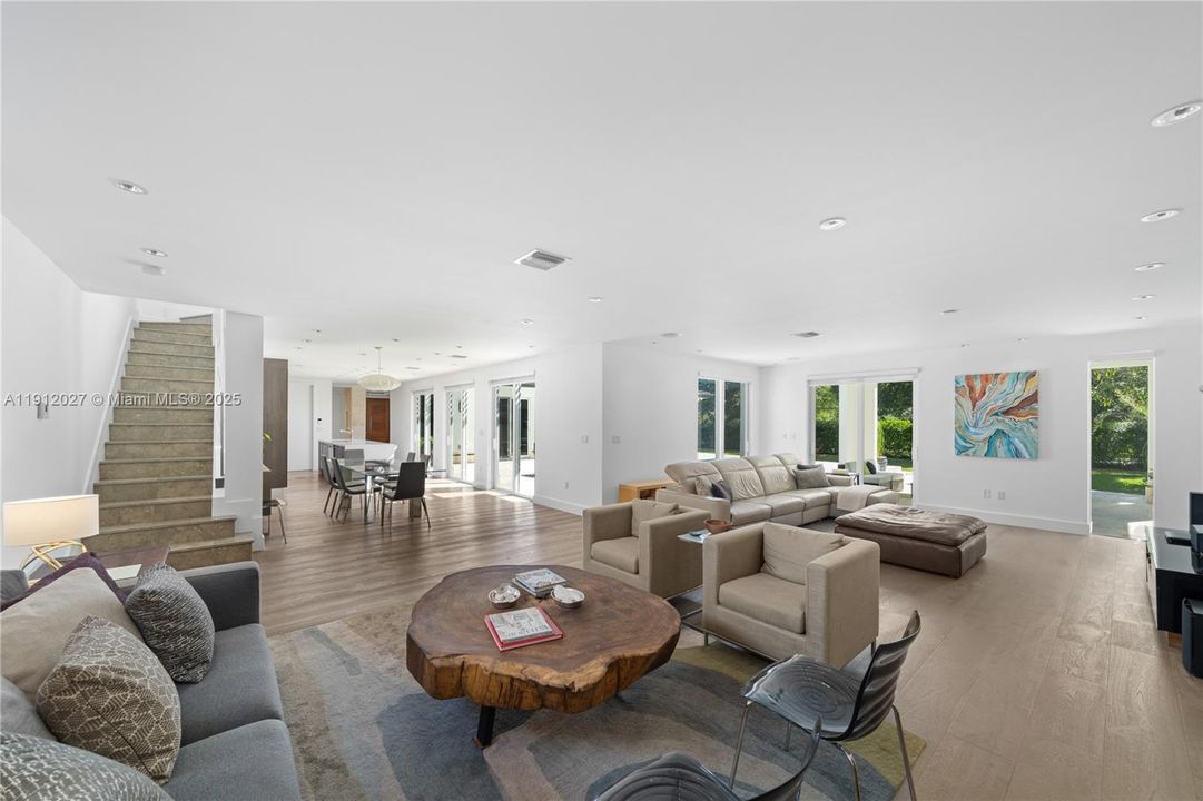 For Sale: $3,695,000 (5 beds, 5 baths, 3848 Square Feet)