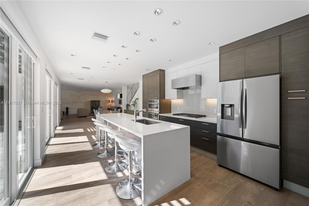 For Sale: $3,695,000 (5 beds, 5 baths, 3848 Square Feet)