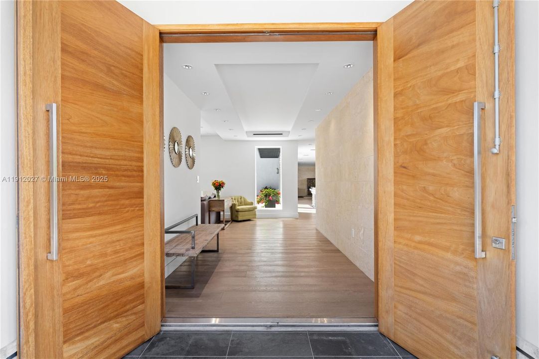 For Sale: $3,695,000 (5 beds, 5 baths, 3848 Square Feet)