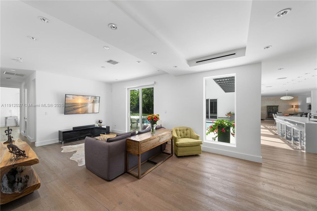 For Sale: $3,695,000 (5 beds, 5 baths, 3848 Square Feet)