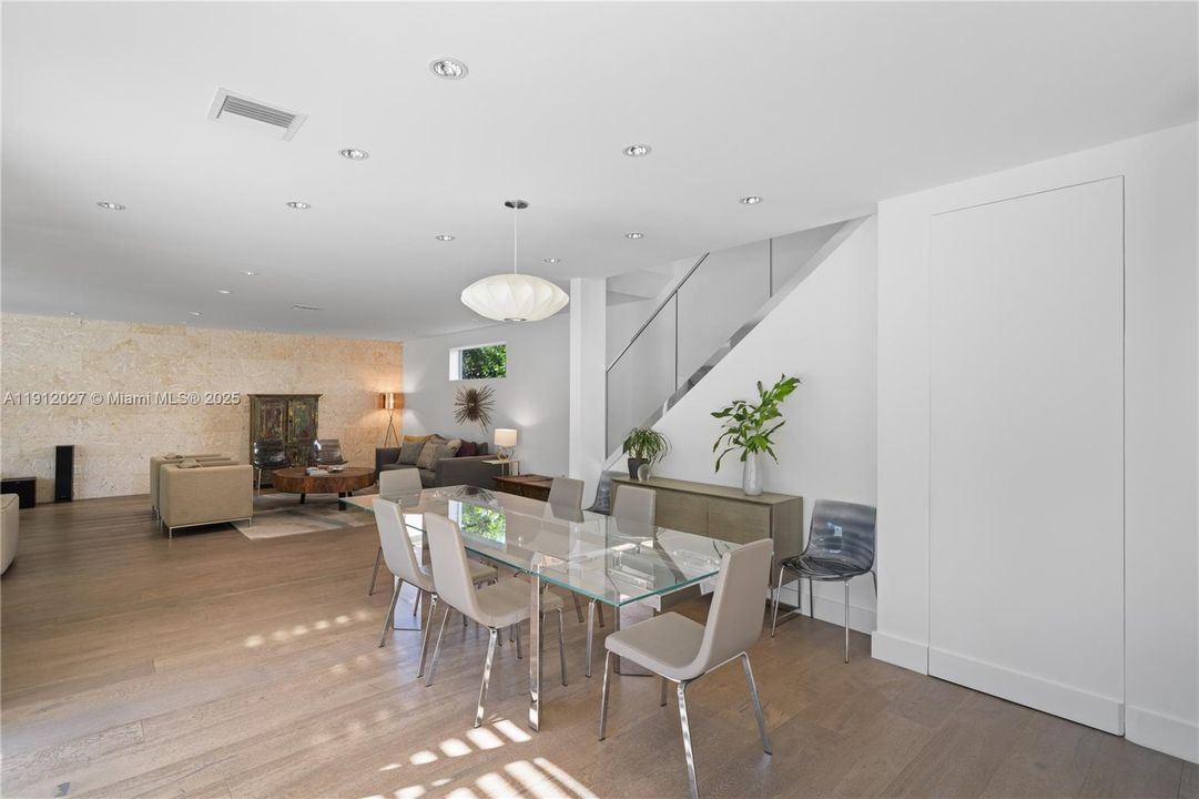 For Sale: $3,695,000 (5 beds, 5 baths, 3848 Square Feet)