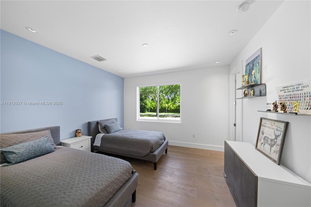 For Sale: $3,695,000 (5 beds, 5 baths, 3848 Square Feet)