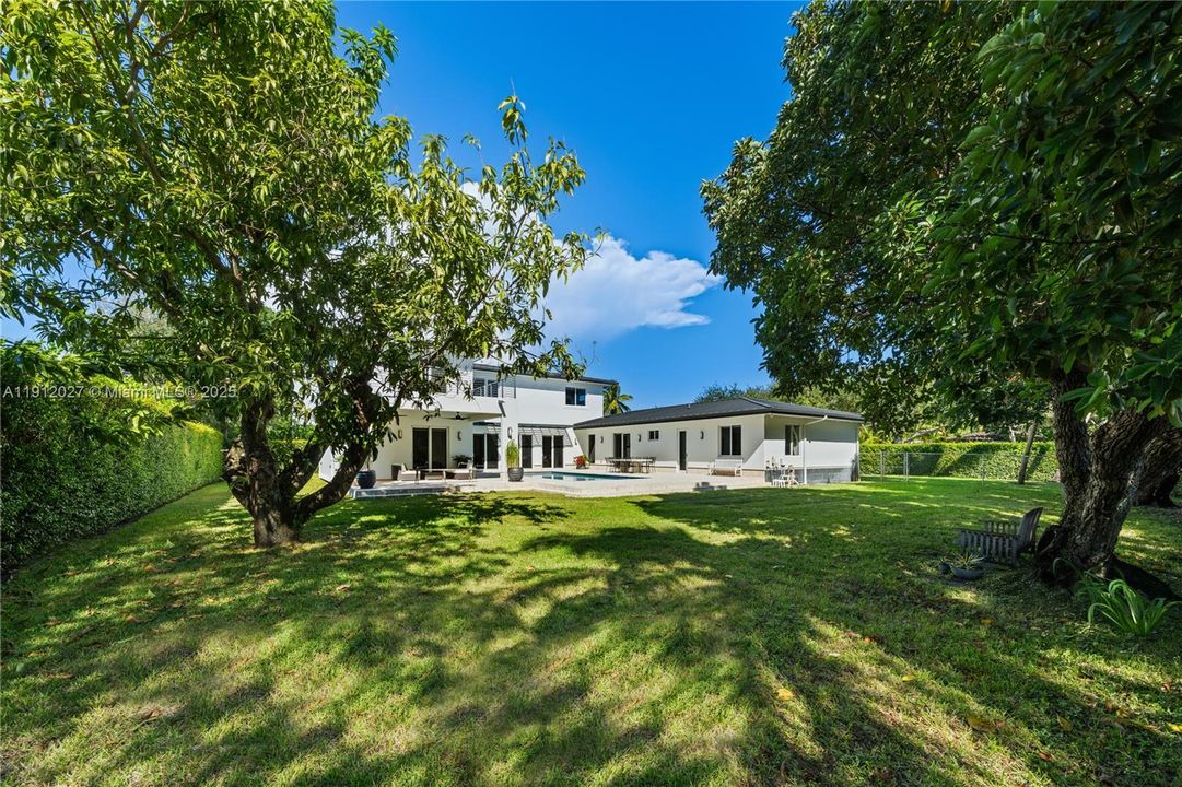 For Sale: $3,695,000 (5 beds, 5 baths, 3848 Square Feet)