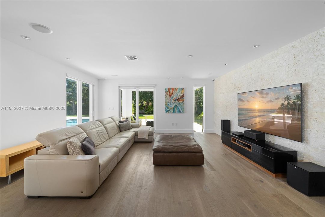 For Sale: $3,695,000 (5 beds, 5 baths, 3848 Square Feet)