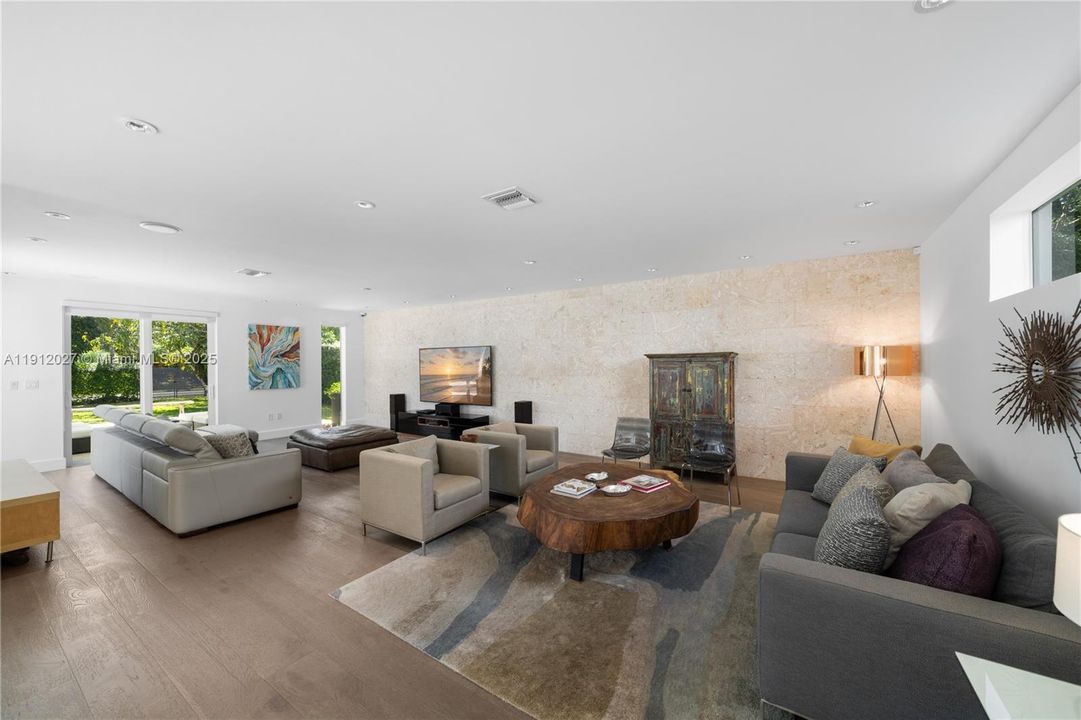 For Sale: $3,695,000 (5 beds, 5 baths, 3848 Square Feet)