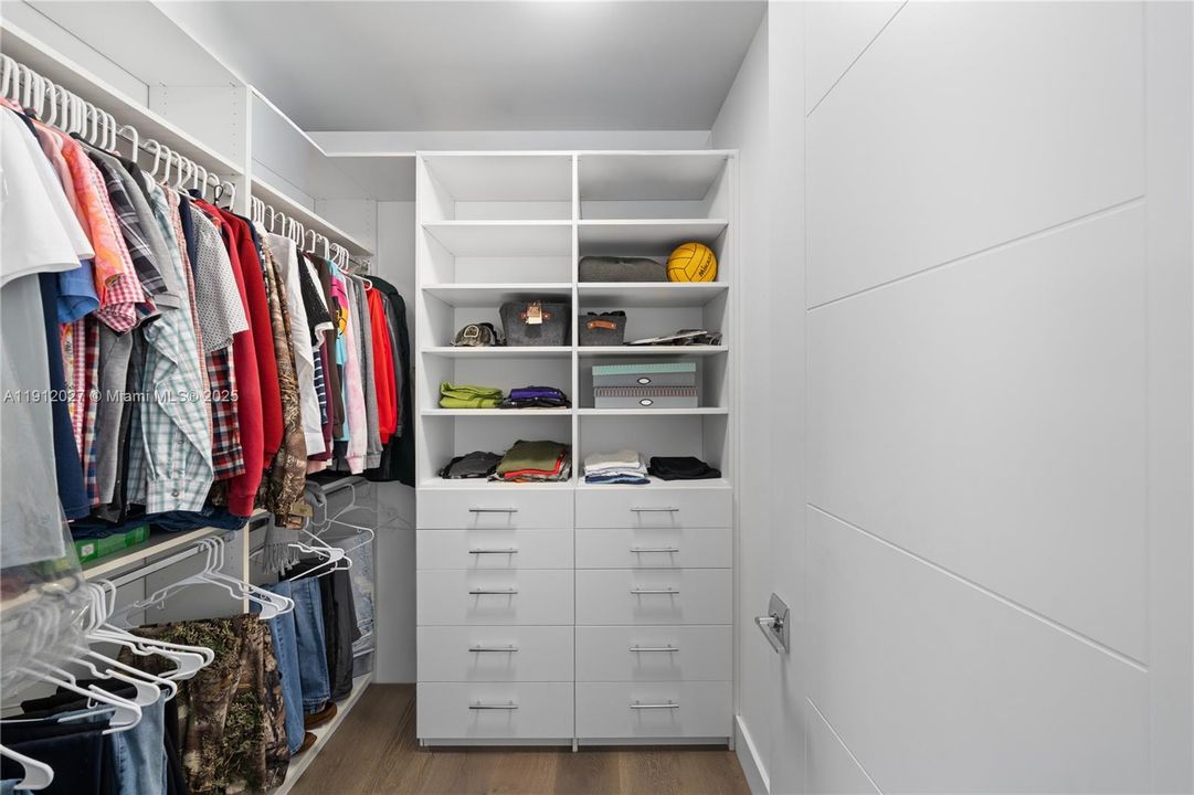 For Sale: $3,695,000 (5 beds, 5 baths, 3848 Square Feet)