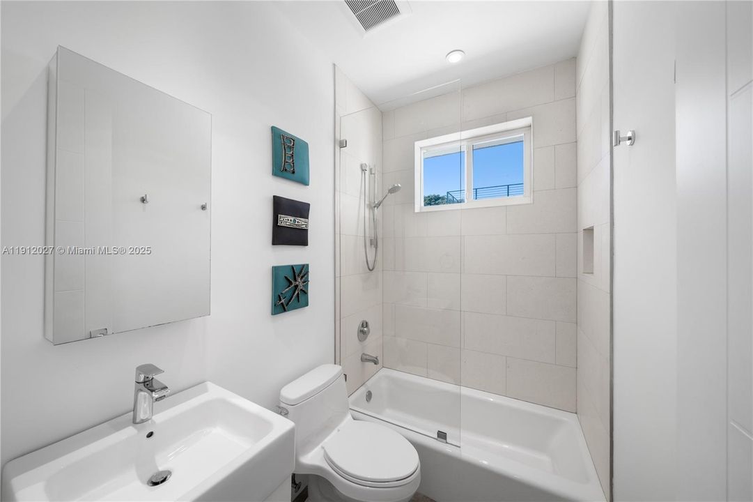 For Sale: $3,695,000 (5 beds, 5 baths, 3848 Square Feet)