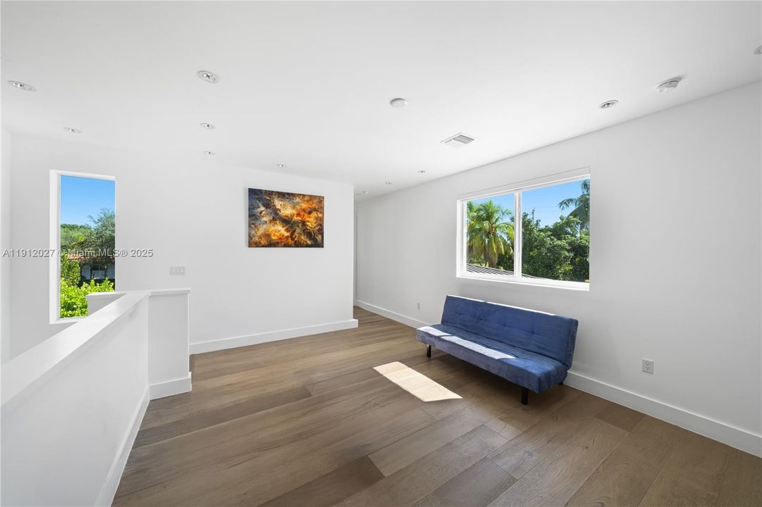 For Sale: $3,695,000 (5 beds, 5 baths, 3848 Square Feet)