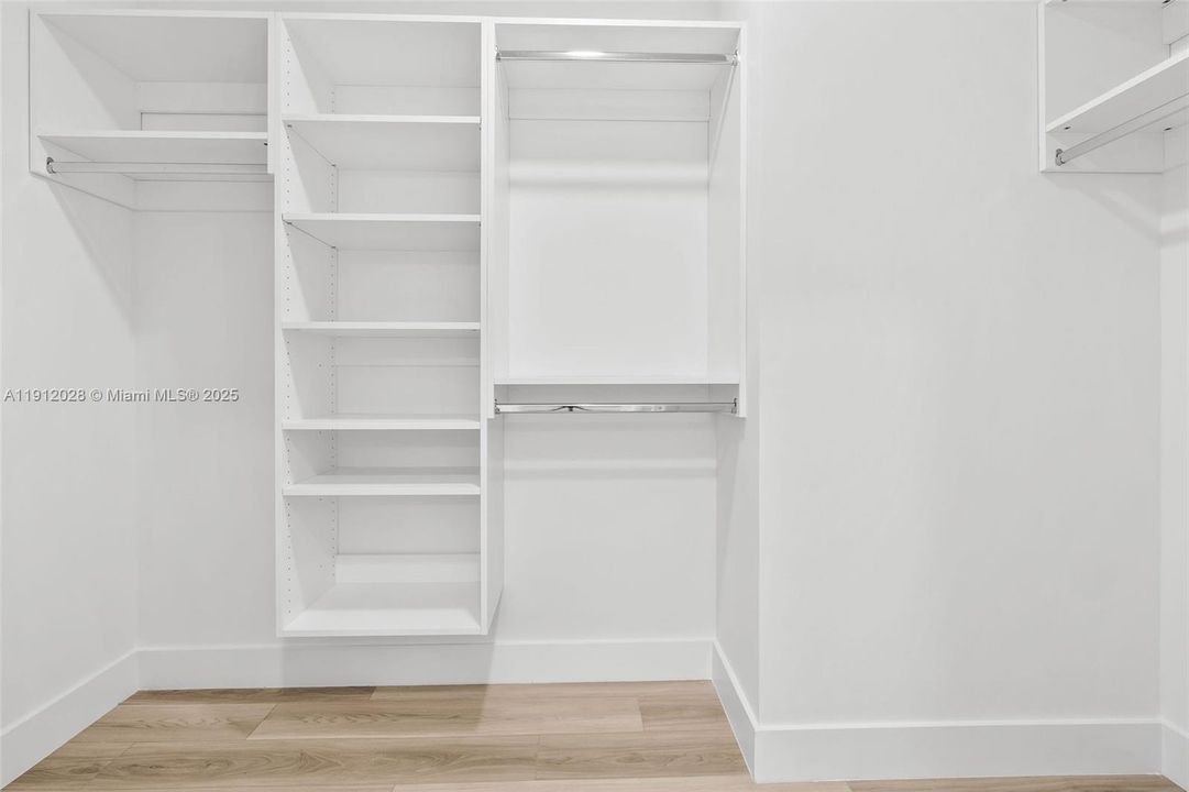 Activo con contrato: $5,496 (3 camas, 2 baños, 1674 Pies cuadrados)