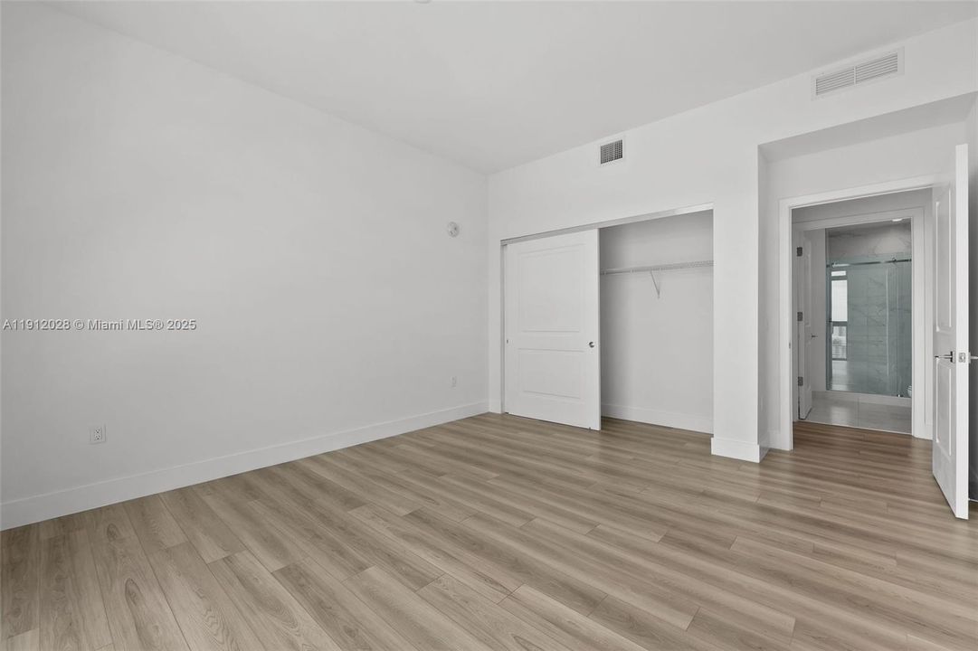 Activo con contrato: $5,496 (3 camas, 2 baños, 1674 Pies cuadrados)