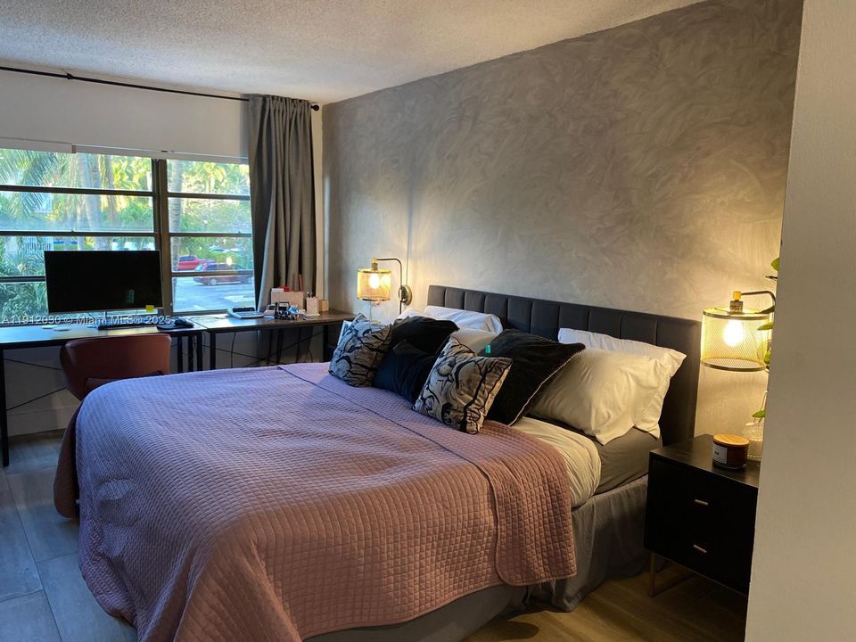 Active With Contract: $4,500 (2 beds, 2 baths, 1325 Square Feet)