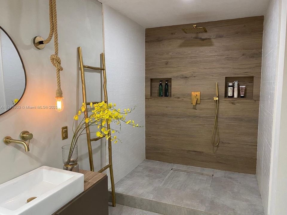 Active With Contract: $4,500 (2 beds, 2 baths, 1325 Square Feet)