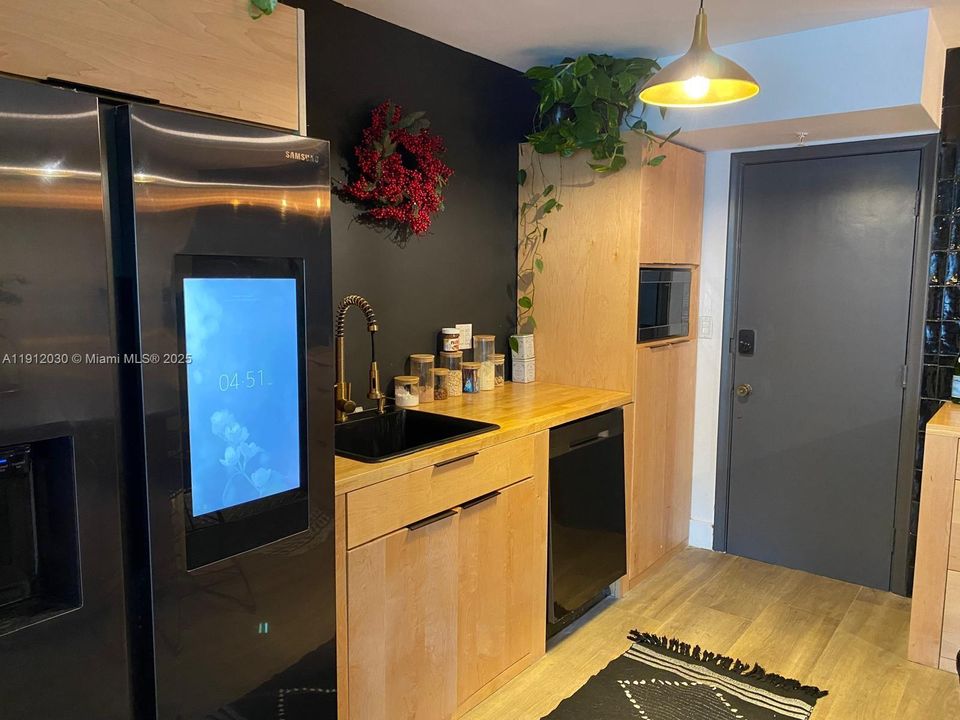 Active With Contract: $4,500 (2 beds, 2 baths, 1325 Square Feet)