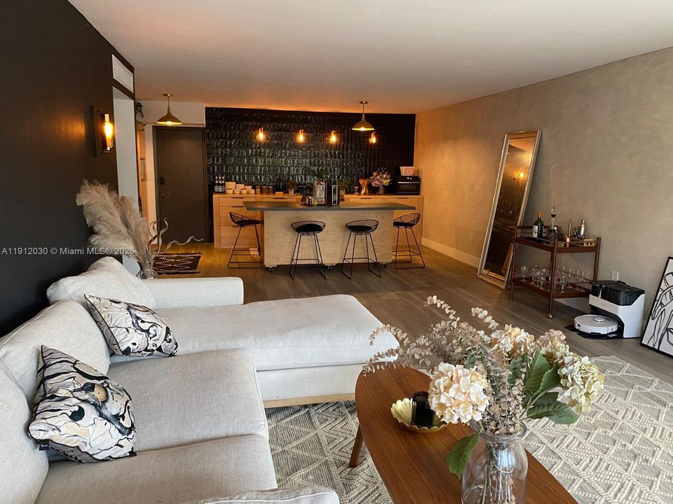 Active With Contract: $4,500 (2 beds, 2 baths, 1325 Square Feet)