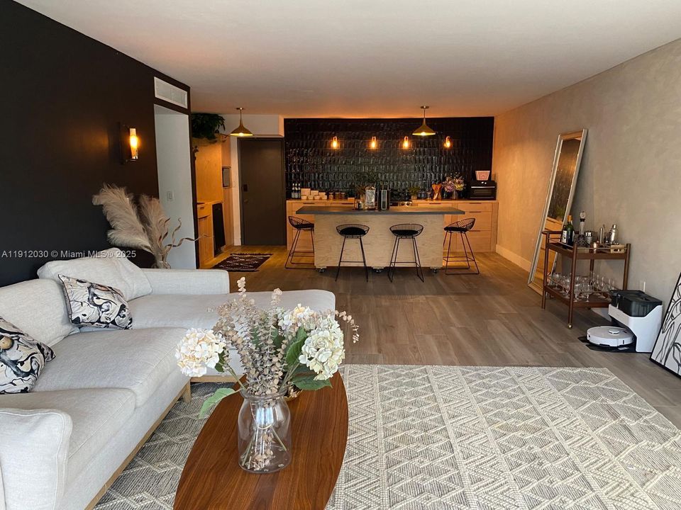 Active With Contract: $4,500 (2 beds, 2 baths, 1325 Square Feet)