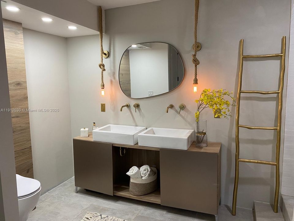 Active With Contract: $4,500 (2 beds, 2 baths, 1325 Square Feet)