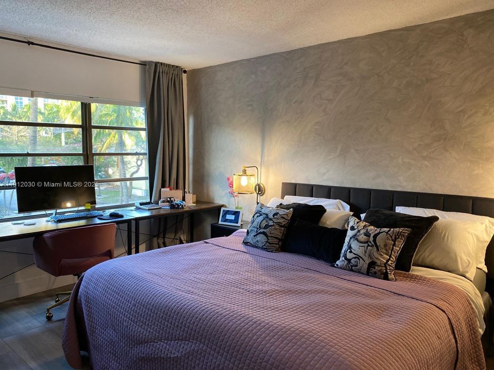 Active With Contract: $4,500 (2 beds, 2 baths, 1325 Square Feet)