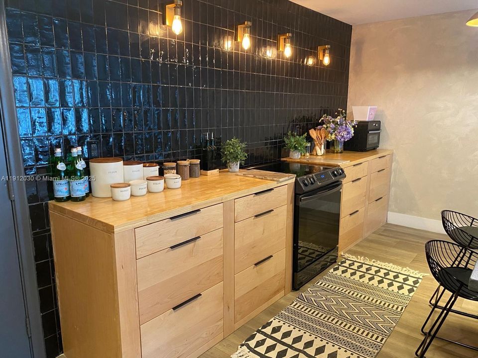 Active With Contract: $4,500 (2 beds, 2 baths, 1325 Square Feet)