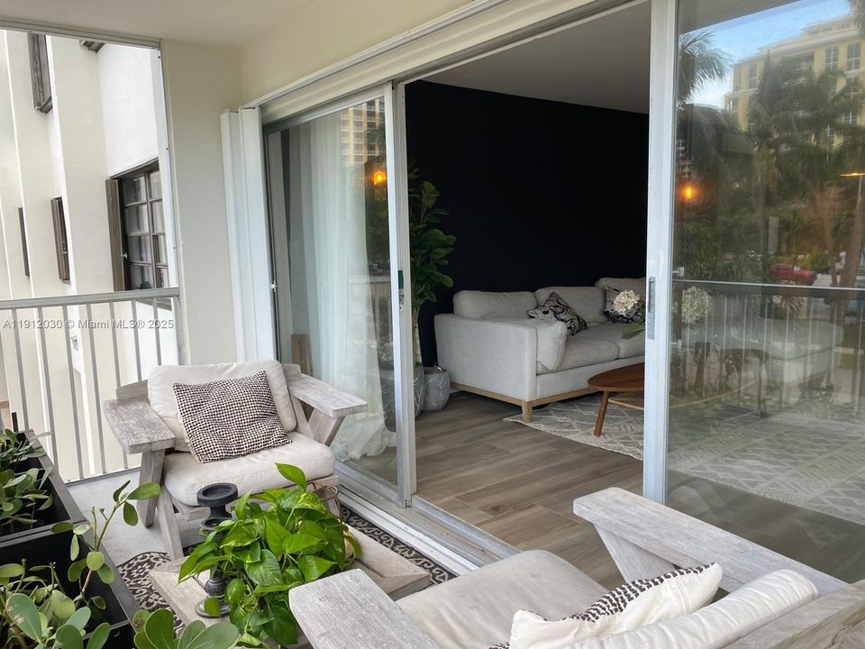 Active With Contract: $4,500 (2 beds, 2 baths, 1325 Square Feet)