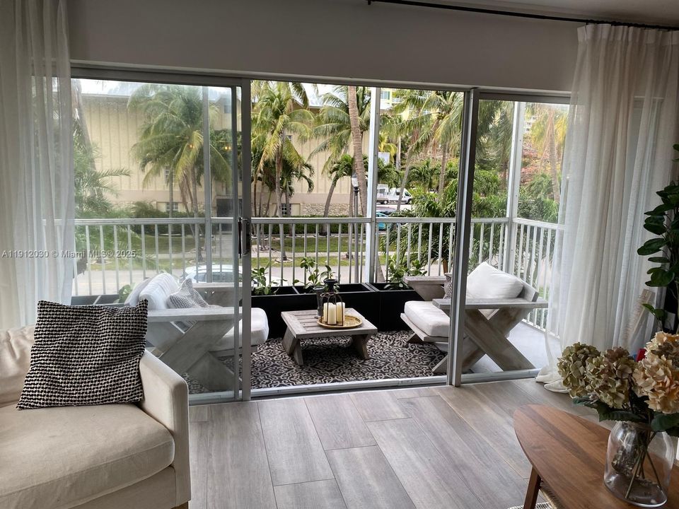 Active With Contract: $4,500 (2 beds, 2 baths, 1325 Square Feet)