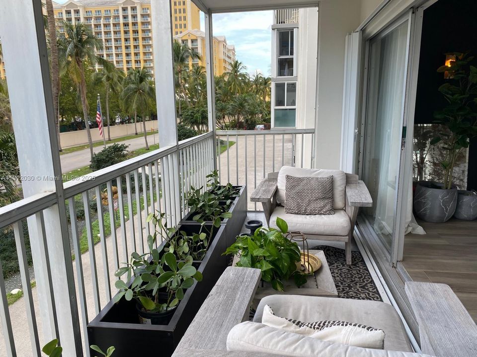 Active With Contract: $4,500 (2 beds, 2 baths, 1325 Square Feet)