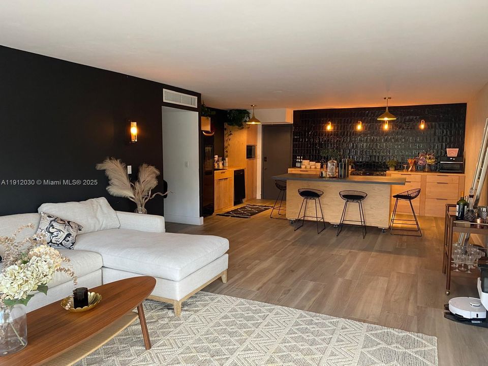 Active With Contract: $4,500 (2 beds, 2 baths, 1325 Square Feet)