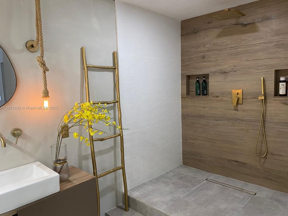 Active With Contract: $4,500 (2 beds, 2 baths, 1325 Square Feet)