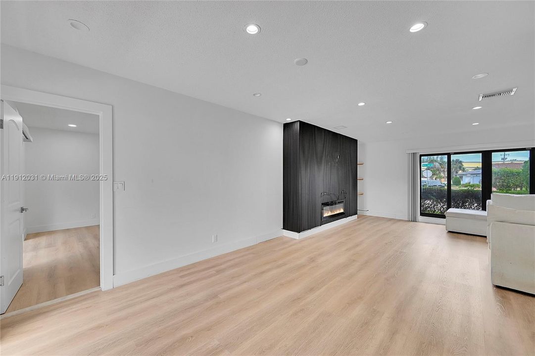 待售: $780,000 (4 贝兹, 3 浴室, 2225 平方英尺)