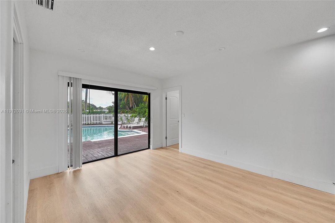 待售: $780,000 (4 贝兹, 3 浴室, 2225 平方英尺)