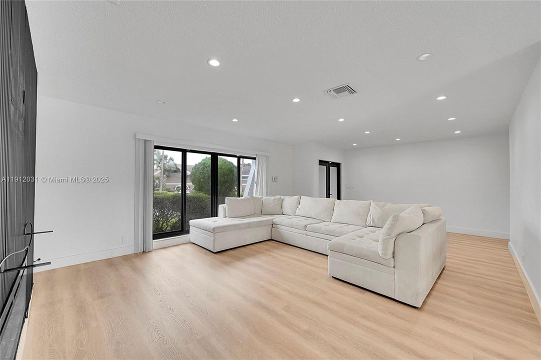 待售: $780,000 (4 贝兹, 3 浴室, 2225 平方英尺)