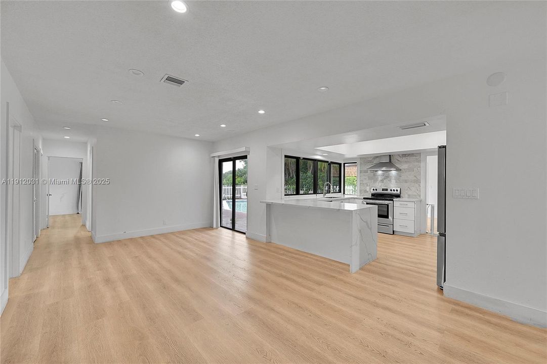 待售: $780,000 (4 贝兹, 3 浴室, 2225 平方英尺)