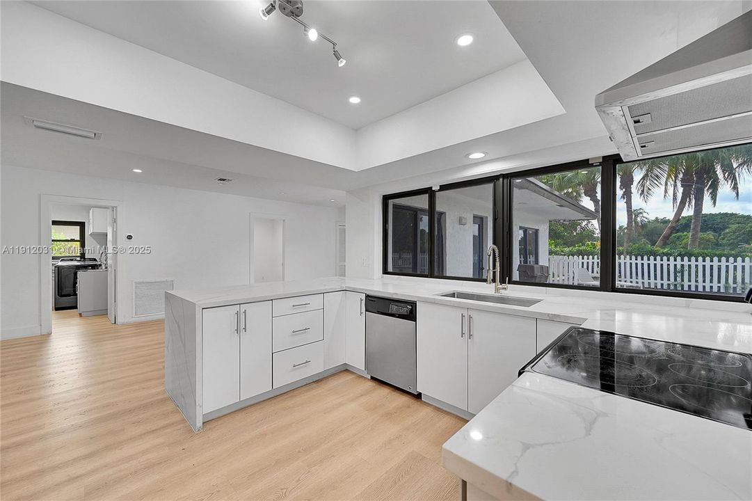 待售: $780,000 (4 贝兹, 3 浴室, 2225 平方英尺)