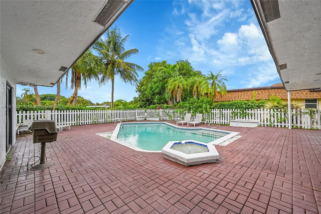 待售: $780,000 (4 贝兹, 3 浴室, 2225 平方英尺)