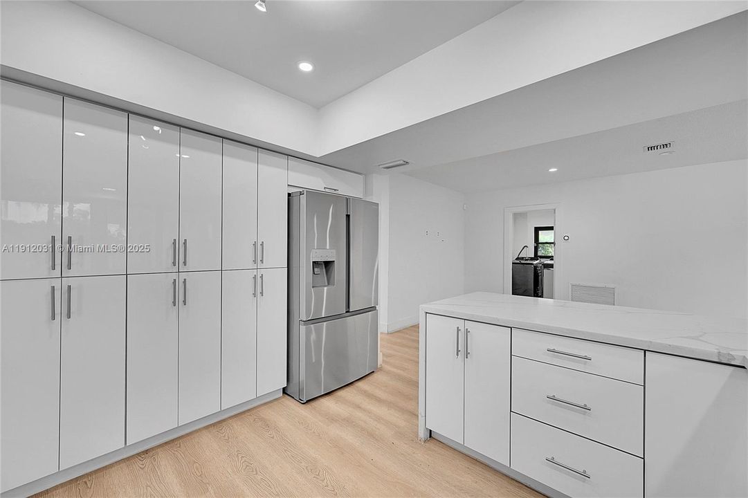 待售: $780,000 (4 贝兹, 3 浴室, 2225 平方英尺)