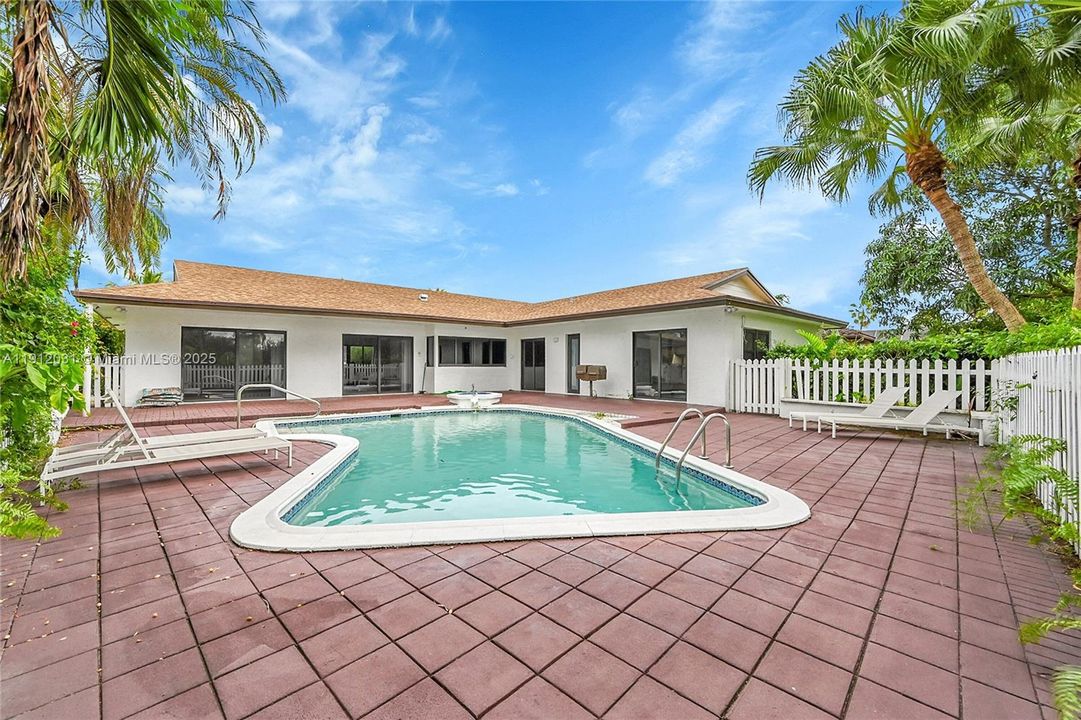 待售: $780,000 (4 贝兹, 3 浴室, 2225 平方英尺)