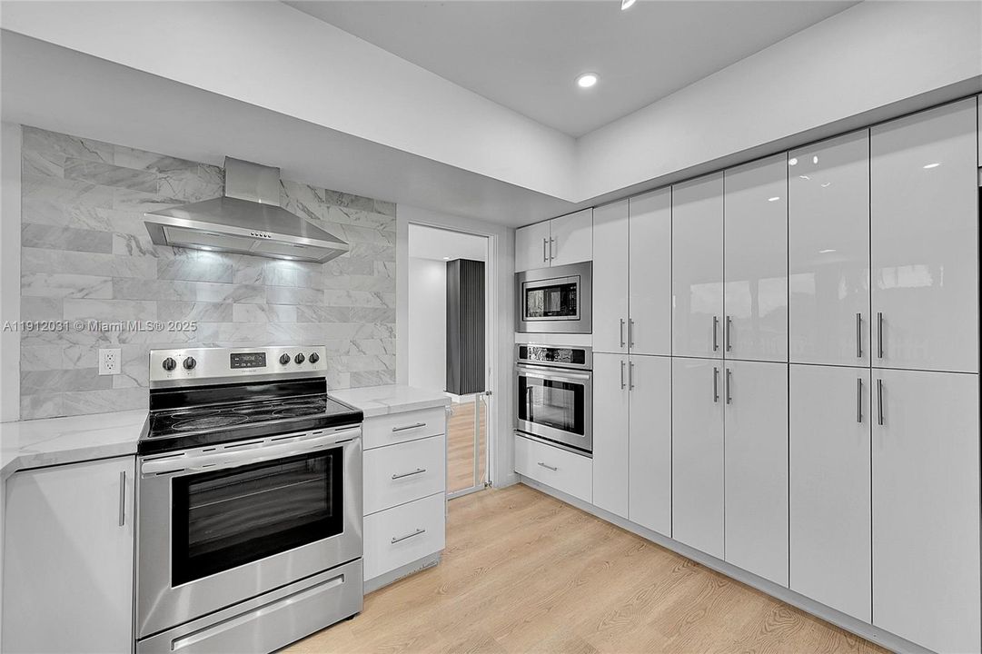 待售: $780,000 (4 贝兹, 3 浴室, 2225 平方英尺)