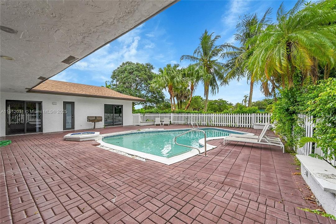 待售: $780,000 (4 贝兹, 3 浴室, 2225 平方英尺)