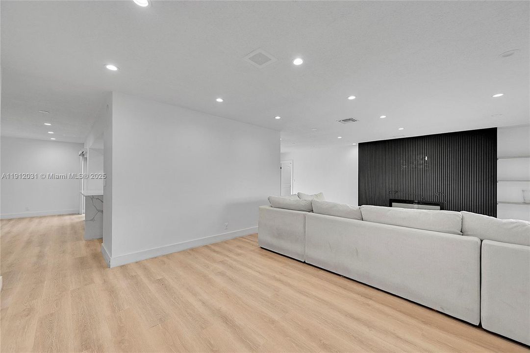 待售: $780,000 (4 贝兹, 3 浴室, 2225 平方英尺)