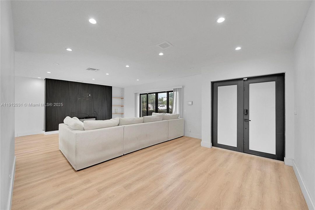 待售: $780,000 (4 贝兹, 3 浴室, 2225 平方英尺)