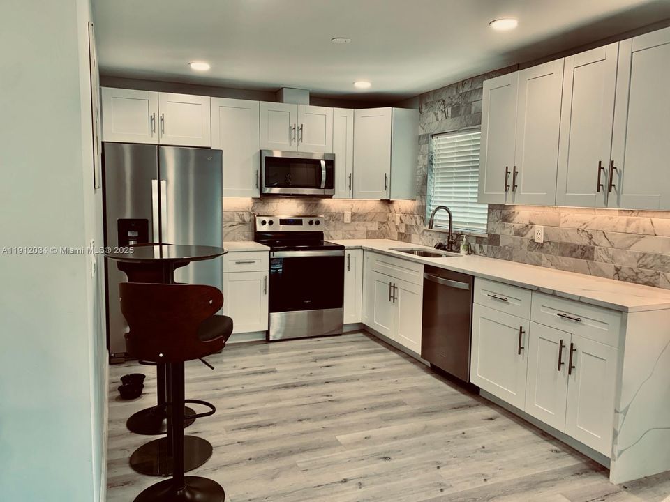 出租: $3,800 (3 贝兹, 2 浴室, 1417 平方英尺)