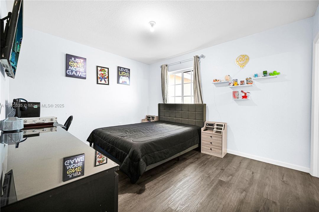 For Sale: $339,900 (2 beds, 2 baths, 1408 Square Feet)