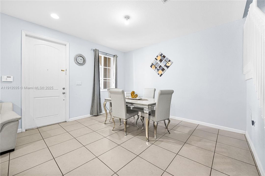 For Sale: $339,900 (2 beds, 2 baths, 1408 Square Feet)