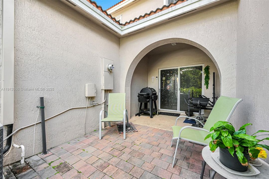 For Sale: $339,900 (2 beds, 2 baths, 1408 Square Feet)