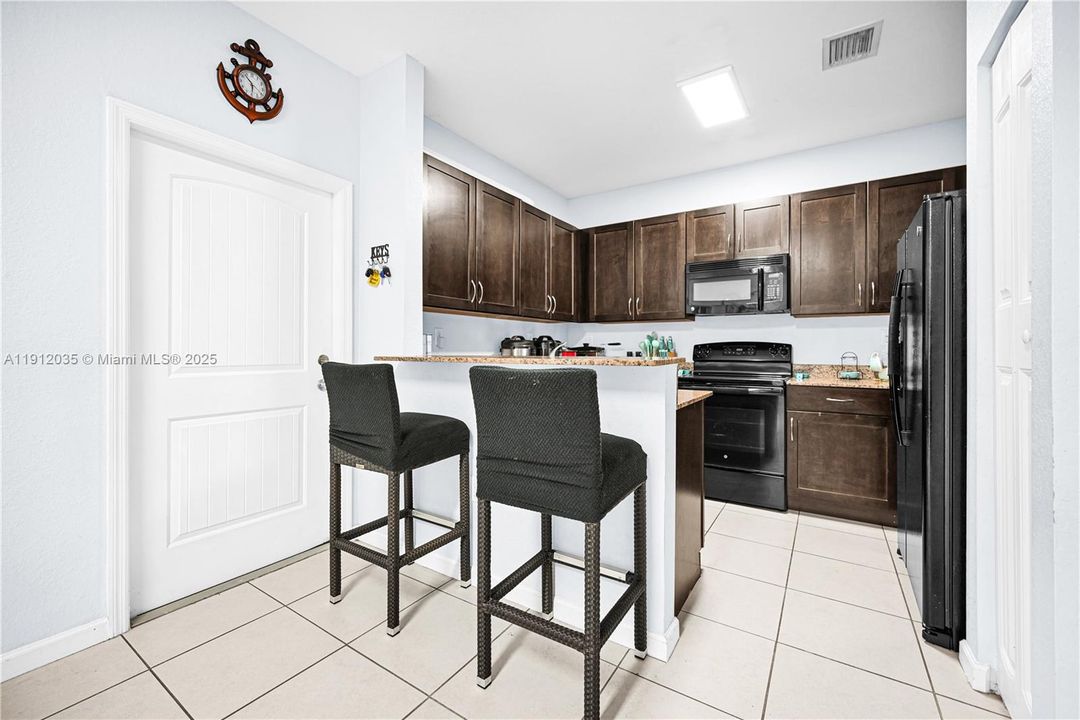 For Sale: $339,900 (2 beds, 2 baths, 1408 Square Feet)