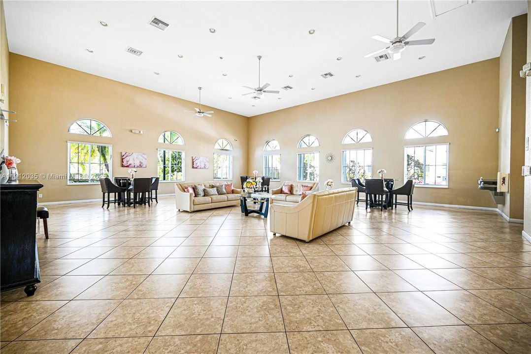 For Sale: $339,900 (2 beds, 2 baths, 1408 Square Feet)